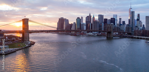 Fototapeta Brooklyn Bridge Manhattan Skyline o zachodzie słońca w Nowym Jorku