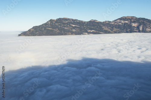 Rigi im Nebelmeer (aus der Sicht des Bürgenstocks, in der Nähe von Luzern), Schweiz
