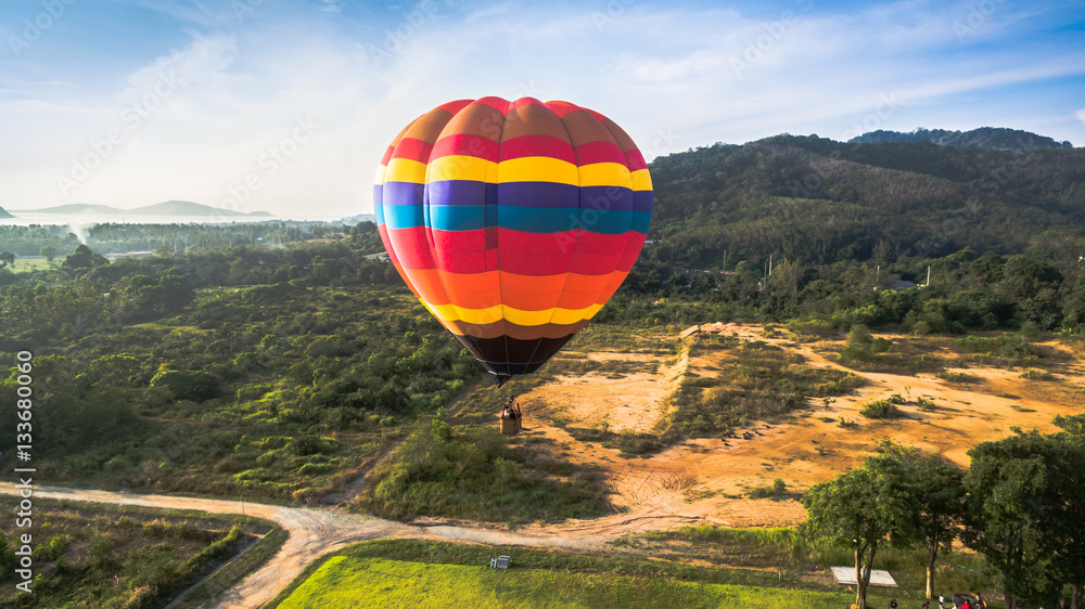 Obraz premium you can fly away in the sky with hot air balloon.Hot air balloons are something special in comparison to other forms of flight.As the balloon rises