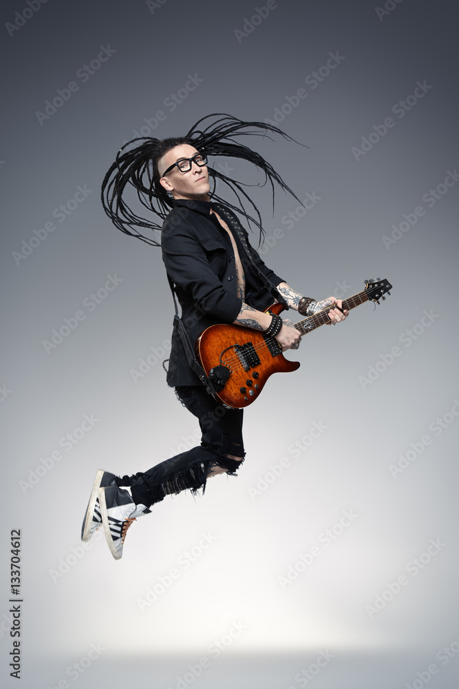 Obraz premium jumping rock singer