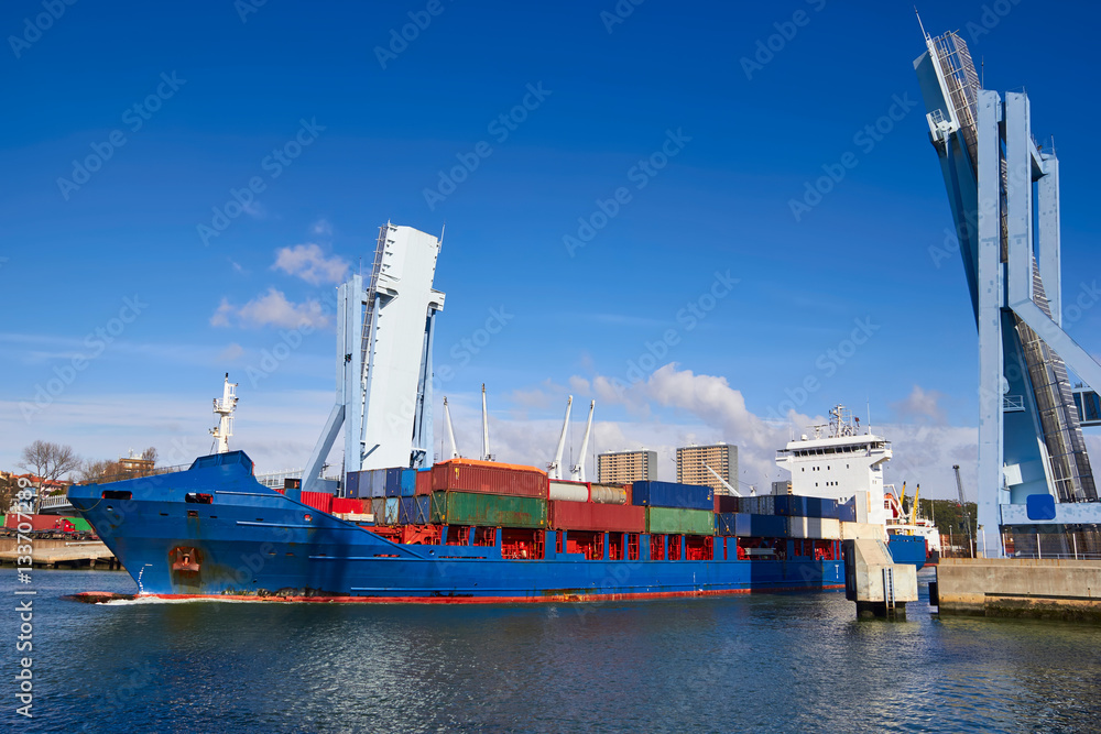 Fototapeta premium Industrial ship going out from a open drawbridge, Porto