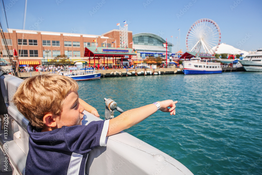 Naklejka premium Boy on a boat pointing