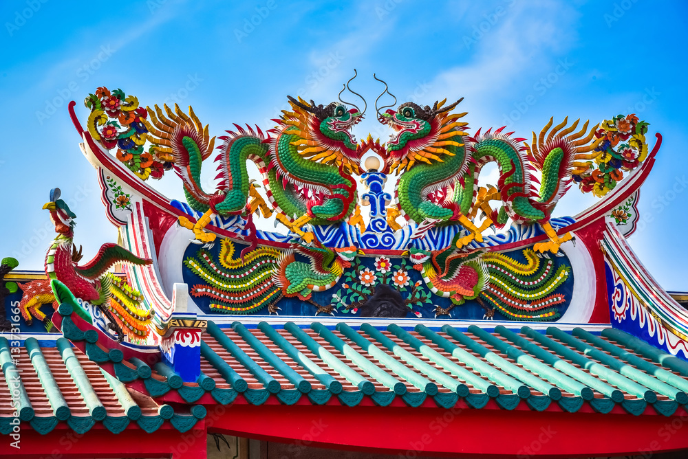 Fototapeta premium Chinese shrines are decorated with a dragon statue.The sanctuary of the Chinese