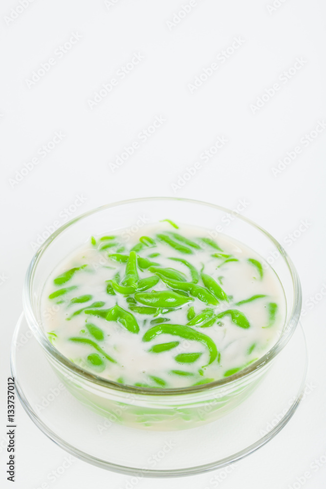Thai dessert, rice noodles made of rice eaten with coconut milk Thai dessert, rice noodles made of rice eaten with coconut milk