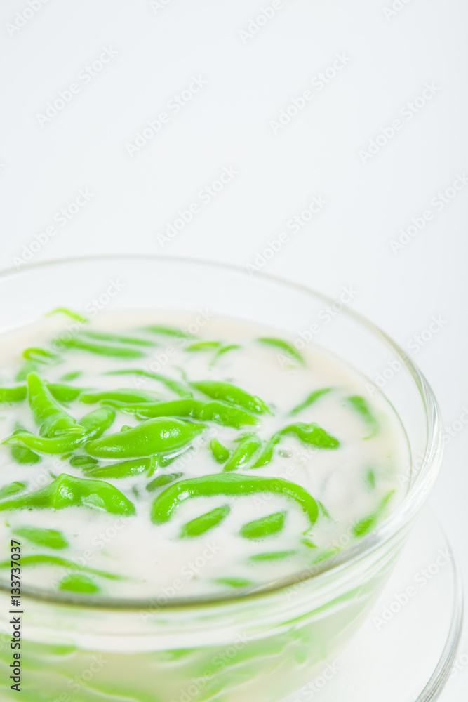 Thai dessert, rice noodles made of rice eaten with coconut milk Thai dessert, rice noodles made of rice eaten with coconut milk