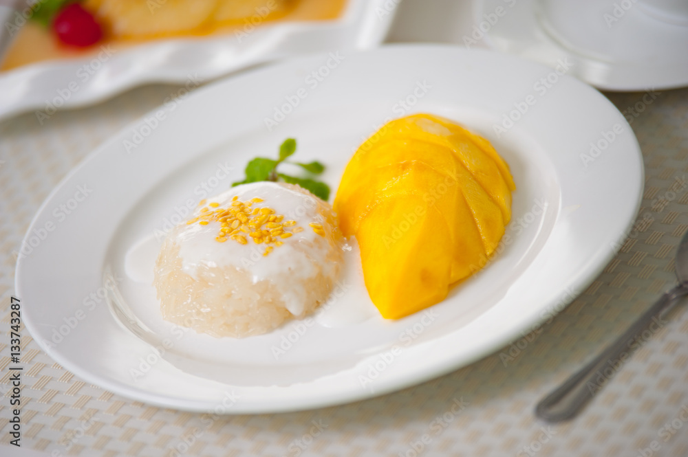 Thai Sweet Sticky Rice with Mango Thai Sweet Sticky Rice with Mango
