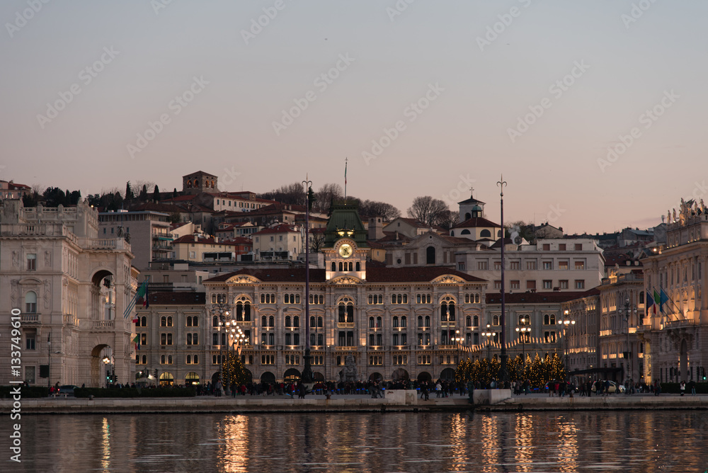 Ultime luci della giornata su Trieste