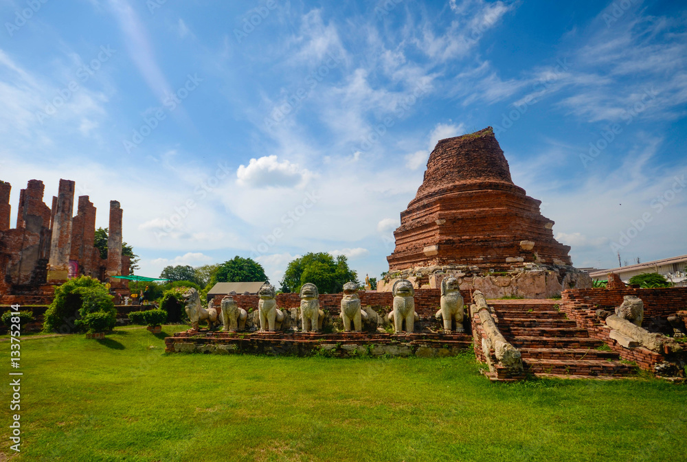 Alte Ruine von Wat Mahathat in Ayuthaya / Thailand Alte Ruine von Wat Mahathat in Ayuthaya / Thailand