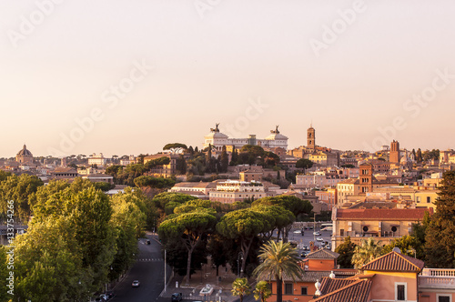 Monumenti romani al tramonto