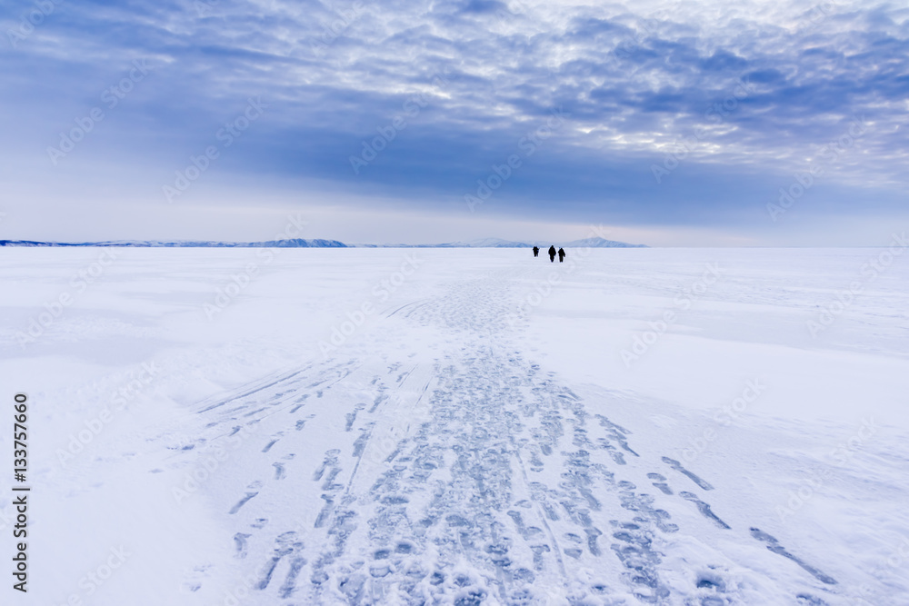 The trail on the sea ice The trail on the sea ice