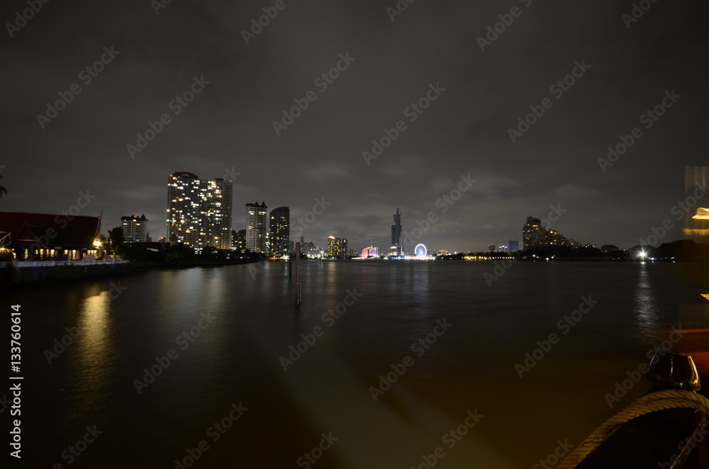 Panorama am Fluss Chao Phraya in Bangkok, Thailand