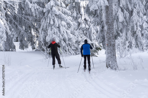 Konstfotografi Groomed ski trails for cross country skiing with two cross-count