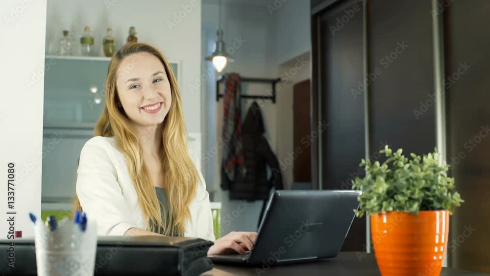 Businesswoman sitting by the table and smiling to the camera, steadycam shot
Businesswoman sitting by the table and smiling to the camera, steadycam shot