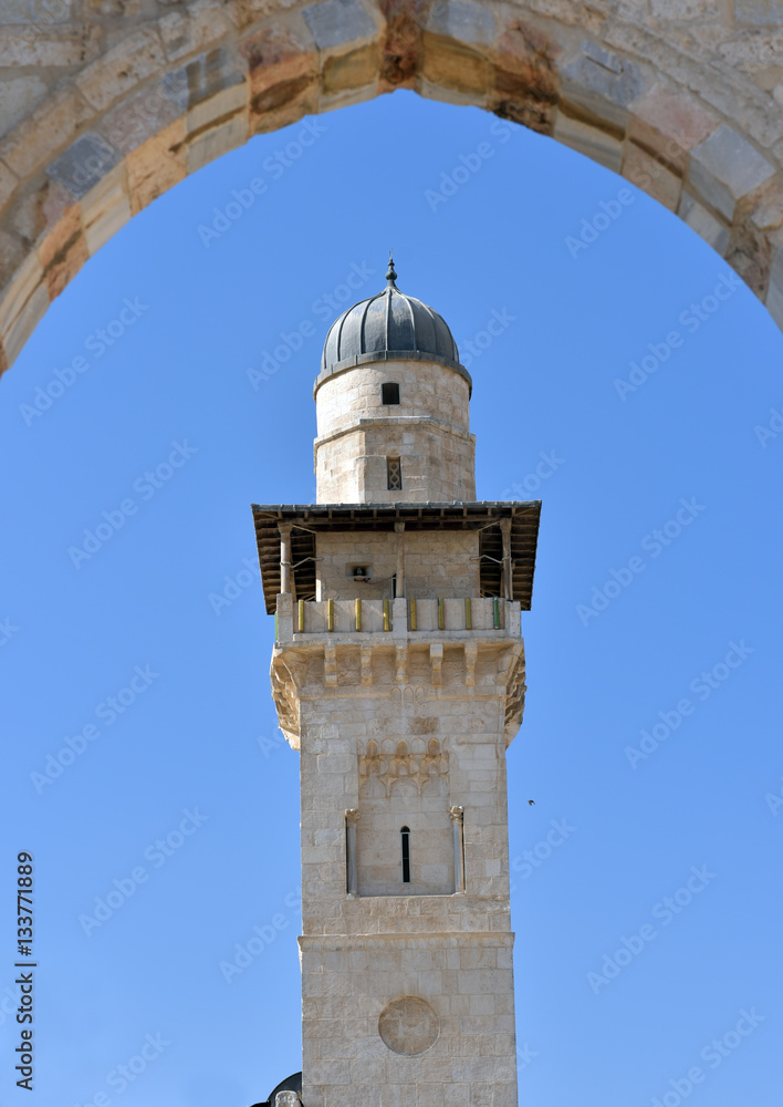 Fototapeta premium Minaret on the temple mountain - Jerusalem, Israel