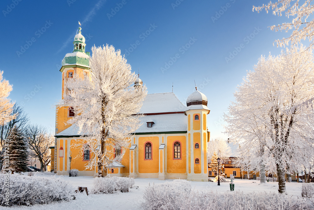 Obraz premium St. Laurentiuskirche im Winter, Bergstadt Platten im Erzgebirge