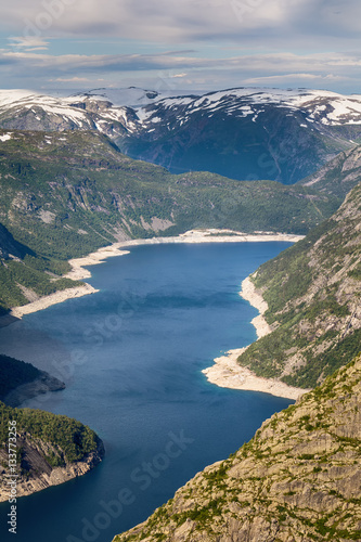 Fotografie View on the lake from the road Trolltunga Ringedalsvatnet