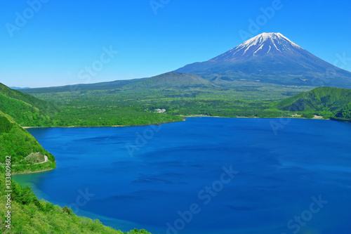 【山梨県】本栖湖から富士山(富士五湖)
