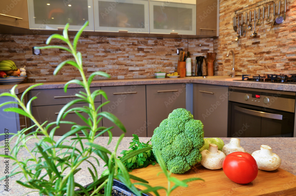 świeże warzywa leżące w kuchni na stole
 - obrazy, fototapety, plakaty 