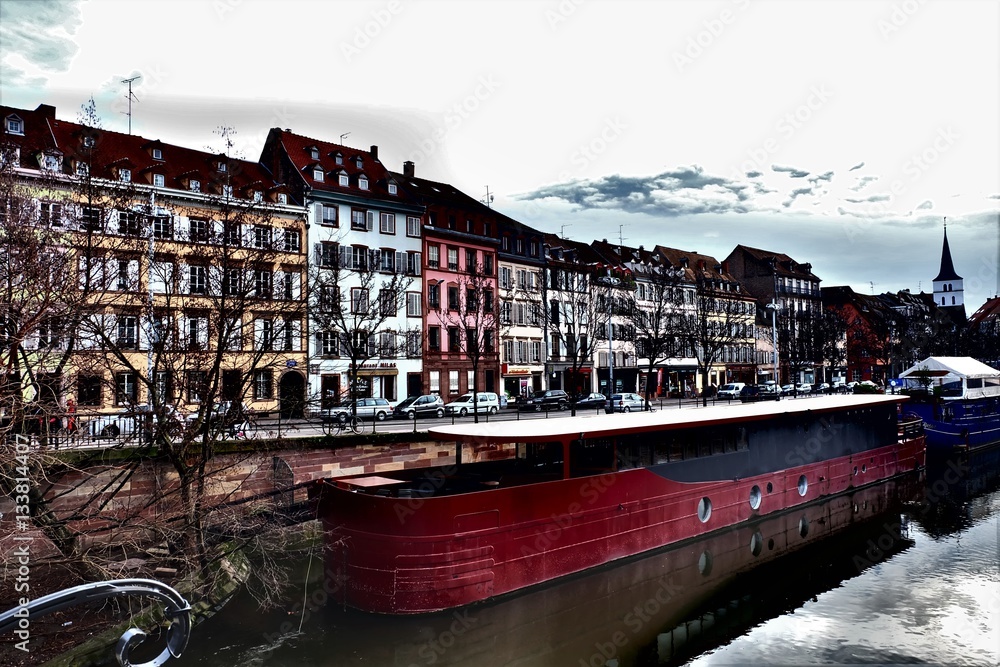 Fototapeta premium Barco en el rio