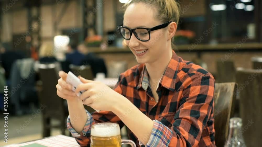 Happy, hipster girl sitting in the cafe and browsing internet on smartphone, steadycam shot
Happy, hipster girl sitting in the cafe and browsing internet on smartphone, steadycam shot