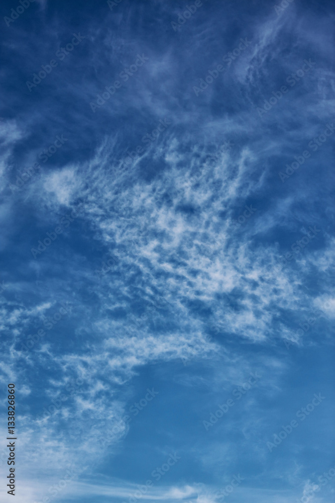 Fototapeta premium Clear blue sky with gentle soft clouds