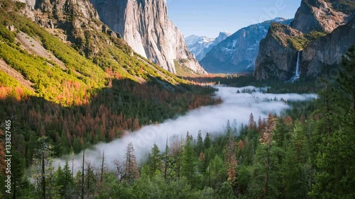 Time Lapse - Early Fog moving around Yosemite National Park Valley