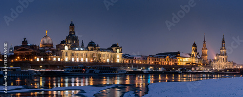 Panorama - Altstadt von Dresden im Winter