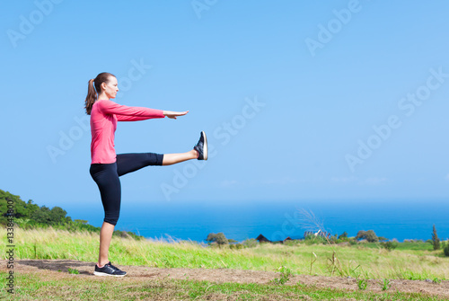 Female runner doing core body exercise. 