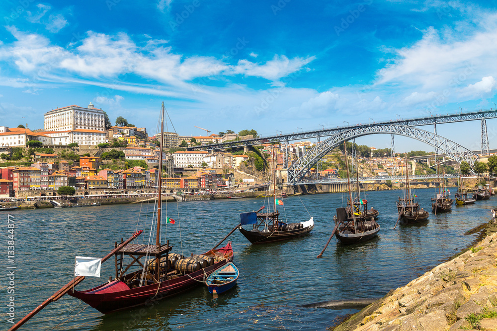 Boats with wine barrelsr in Porto Boats with wine barrelsr in Porto