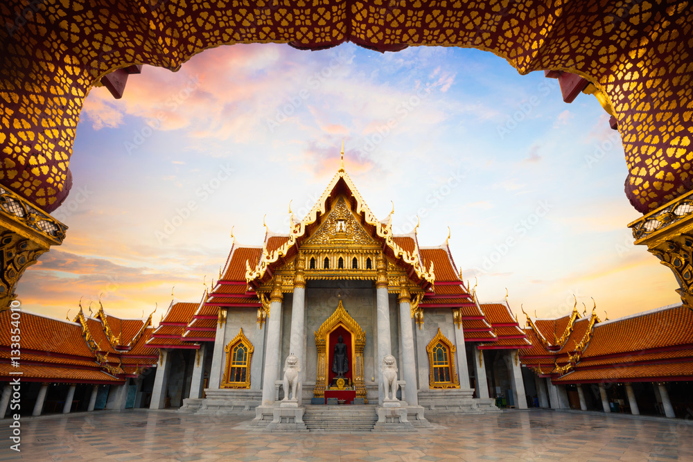 Fototapeta premium The Marble Temple, Wat Benchamabopitr Dusitvanaram Bangkok Thailand