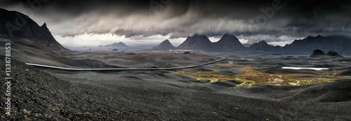 Panel kuchenny z motywem Myvatn, Iceland - Long winding road through volcanic landscape