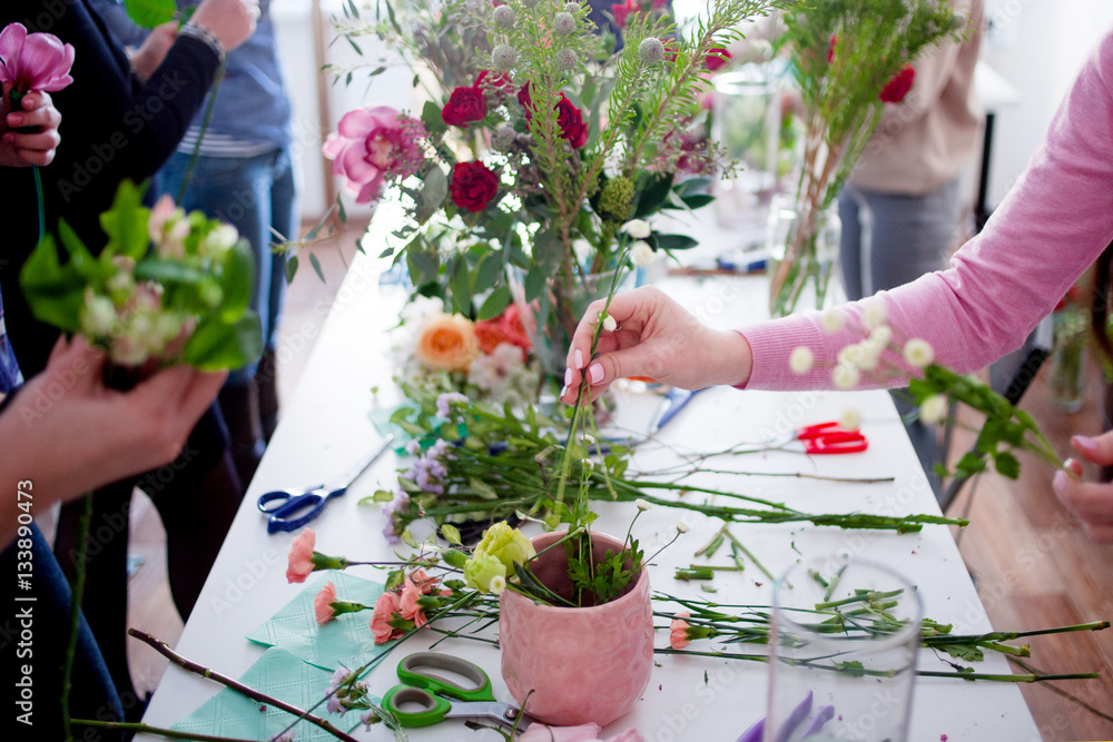 Naklejka premium Workshop florist, making bouquets and flower arrangements. Soft focus