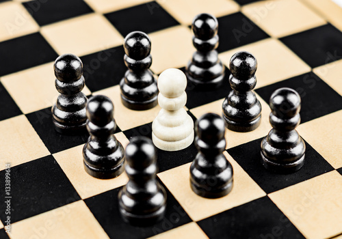 Canvas Print Pawn surrounded by enemies