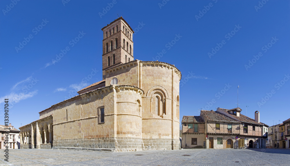 Segovia - The Romanesque church Iglesia de San Lorenzo and the square with the same name.