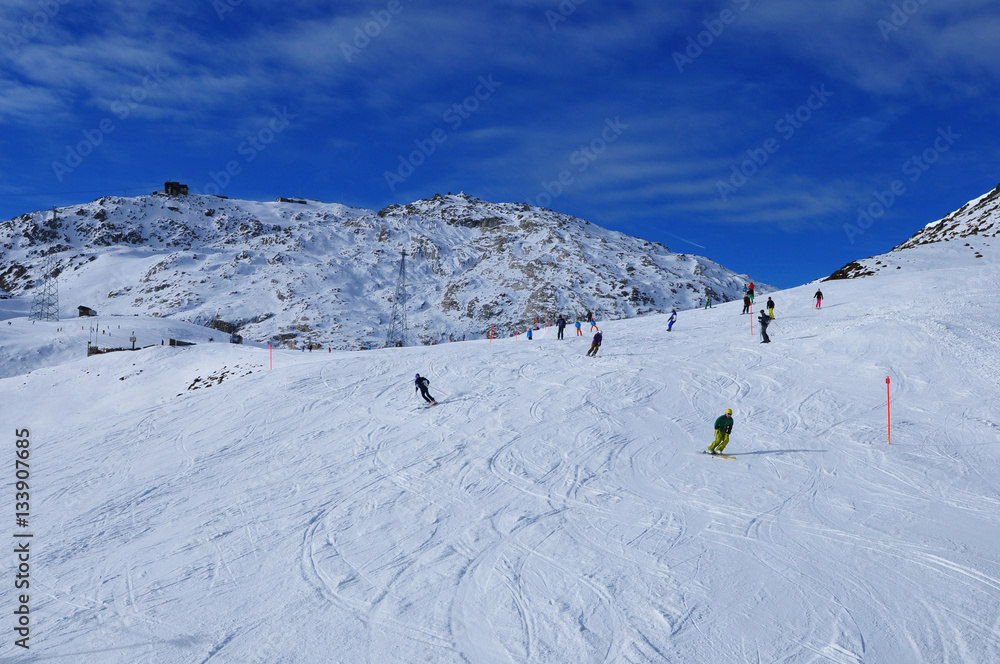 Davos: Parsenn Skipiste mit Skifahrern