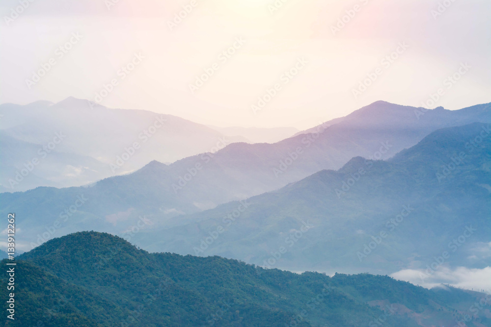 Naklejka premium Mountain view on morning with fog,Fog on the Mountain