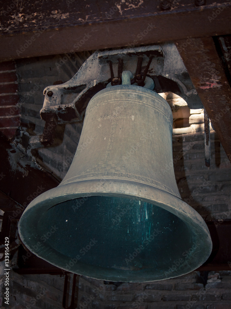 Fototapeta premium ringing church bell 