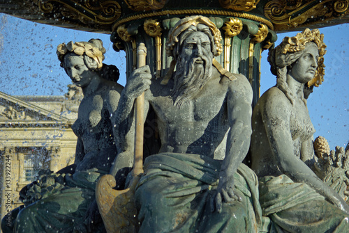 Statues de la fontaine des Mers place de la Concorde    Paris  France