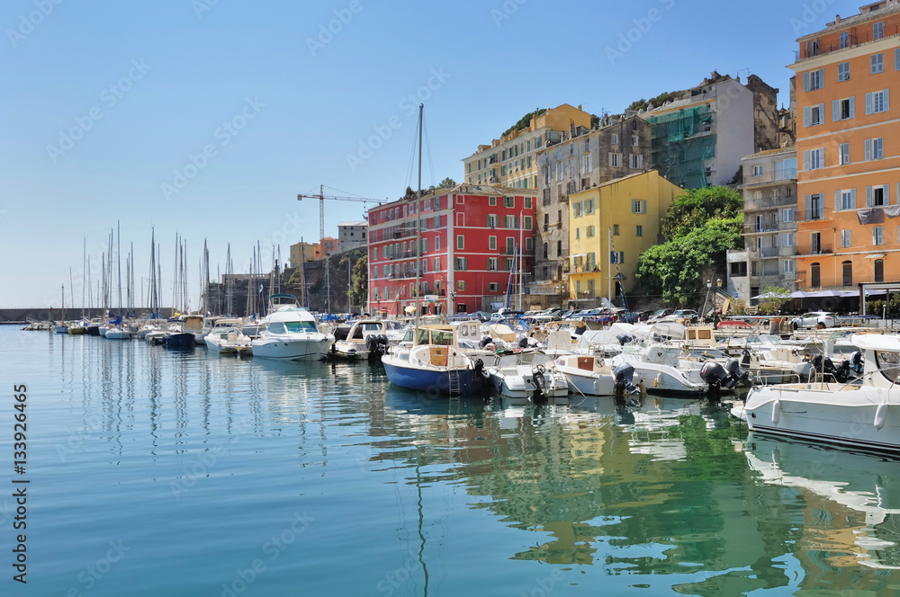 ville aux façades colorées etport de plaisance,  - Bastia, Corse 