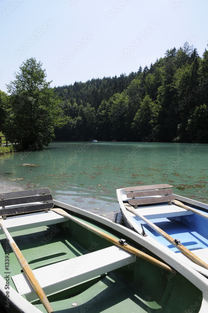 Obraz premium boote auf dem grundsee bei pottenstein