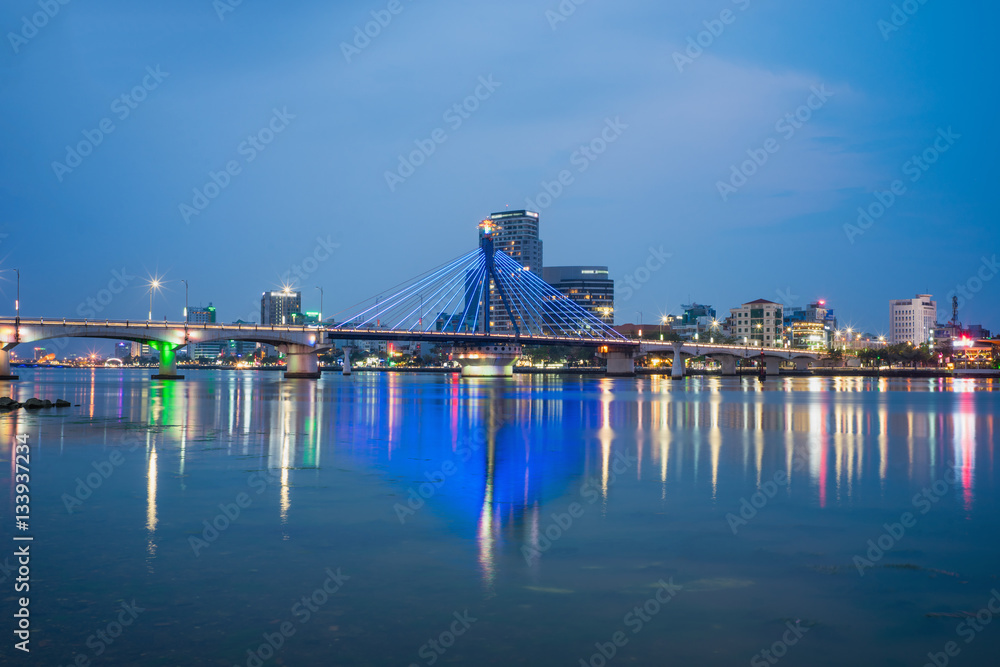 Obraz premium Da Nang panorama view by Han river by twilight period. Da Nang is one of the major port city in Vietnam and the biggest city in Central Vietnam