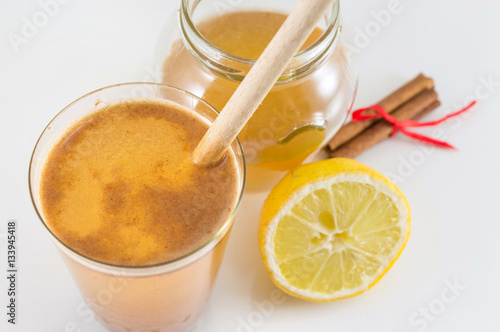 honey lemon and cinnamon drink
