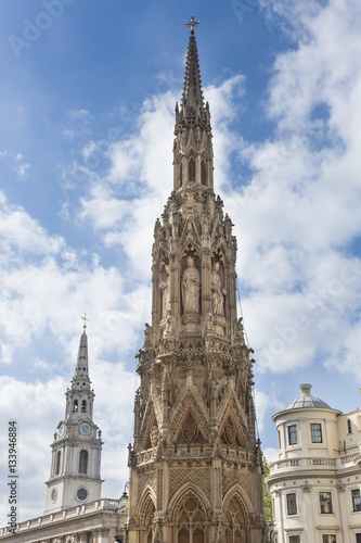 Cross of Leonor de Castile in London фототапет