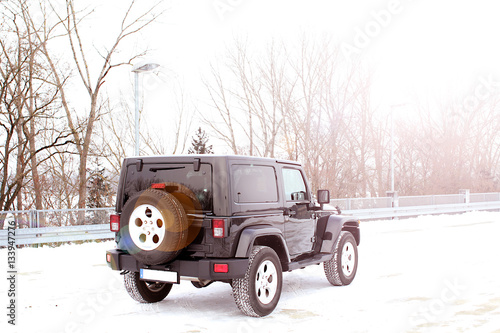Fotografía Jeep in einer Winterlandschaft