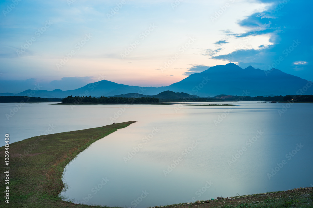 Tranquil scene of lake view with foreland at twilight