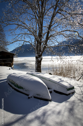 Obraz na płótnie Winter am Weissensee in Kärnten,Österreich w salonie