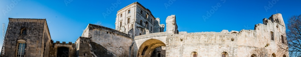 Panorama de l'Abbaye de Montmajour près d'Arles