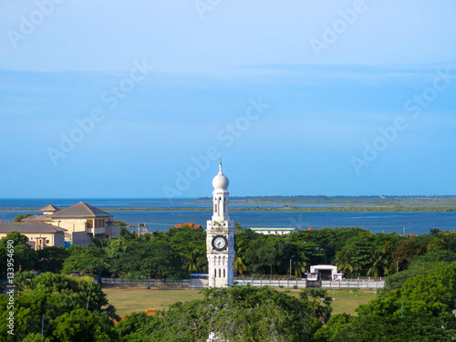 Schilderij op canvas Jaffna Clock Tower Landscape Blue Sky  clouds and Indian Ocean