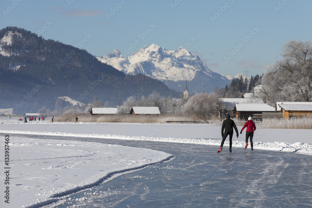 Eislaufen am Weissensee in Kärnten,Österreich