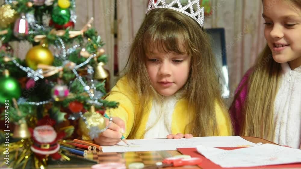 One girl draws a picture in the New Year's Eve, the other prevents it One girl draws a picture in the New Year's Eve, the other prevents it